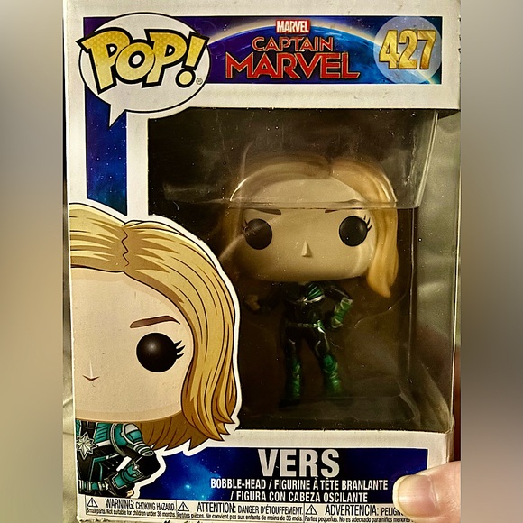 POP! Vers Captain Marvel - Picture 2 of 10
